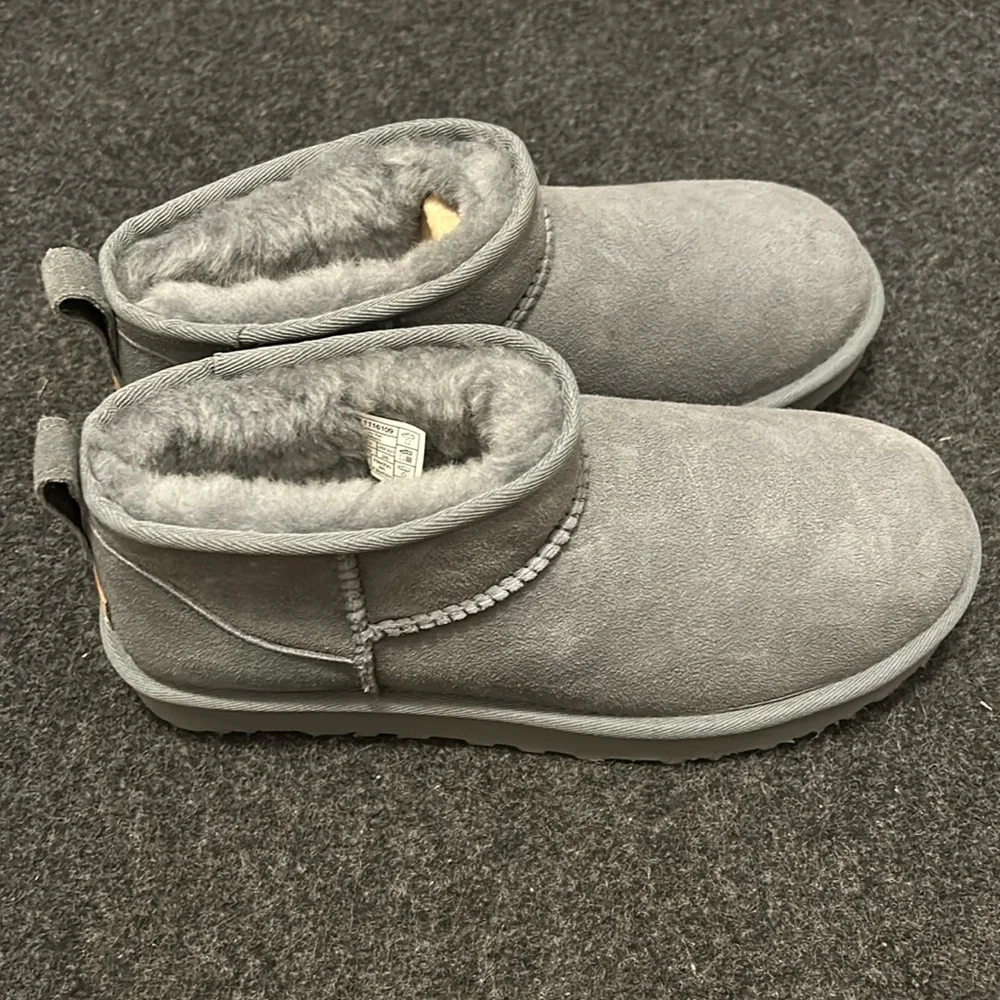 Uggs - Picture 1 of 5